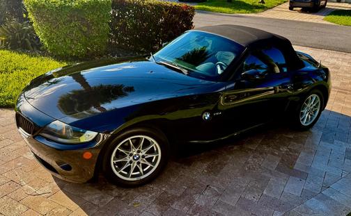 Black 2005 BMW Z4 2.5i Roadster