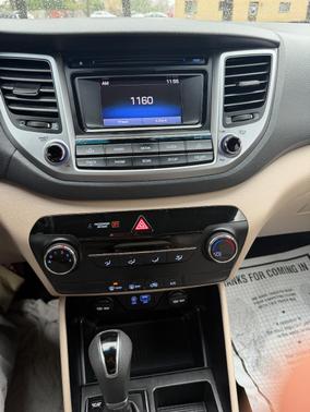 Red 2016 Hyundai TUCSON SE
