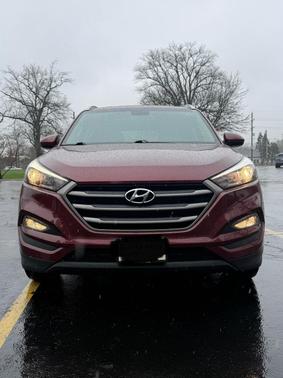 Red 2016 Hyundai TUCSON SE