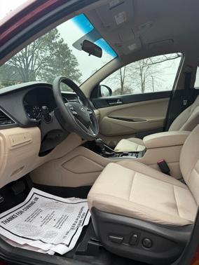 Red 2016 Hyundai TUCSON SE