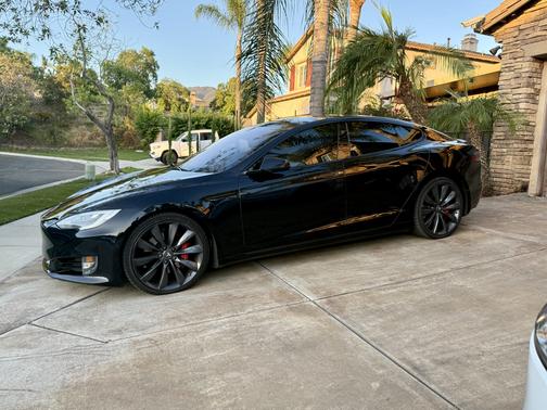 Black 2017 Tesla Model S P100D