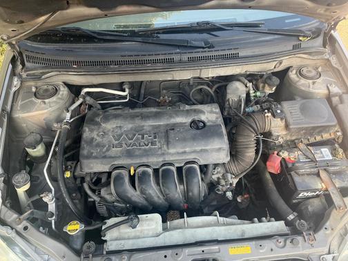Beige 2004 Toyota Corolla LE