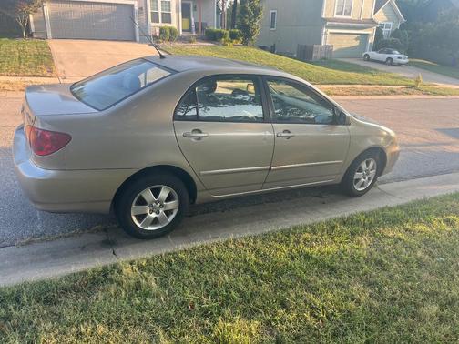 Beige 2004 Toyota Corolla LE