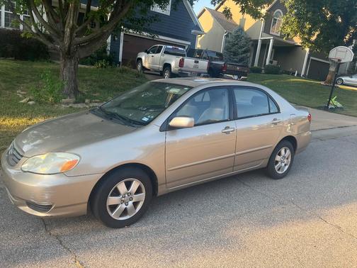 Beige 2004 Toyota Corolla LE