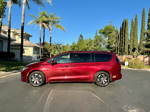 2019 Chrysler Pacifica Hybrid Limited