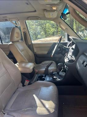White 2002 Mitsubishi Montero Limited