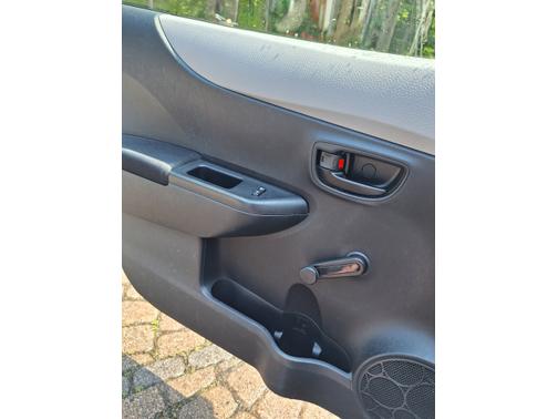 2012 Toyota Yaris L