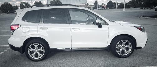 White 2018 Subaru Forester 2.5i Touring