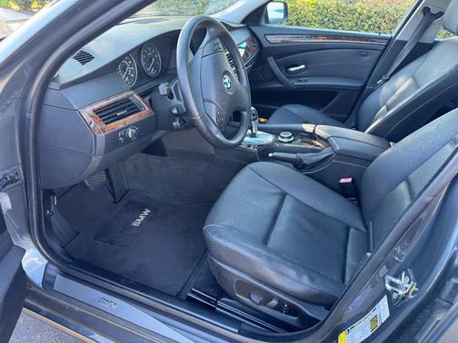 Gray 2008 BMW 528 i