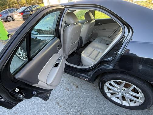 Black 2011 Ford Fusion SEL