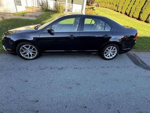 Black 2011 Ford Fusion SEL