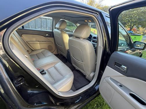 Black 2011 Ford Fusion SEL