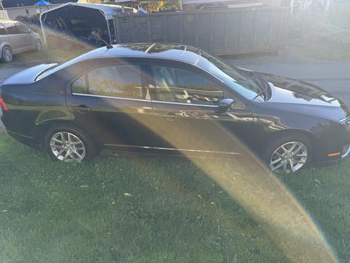 Black 2011 Ford Fusion SEL