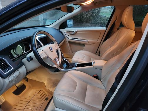 2016 Volvo XC60 T5 Drive-E Premier