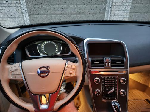 2016 Volvo XC60 T5 Drive-E Premier