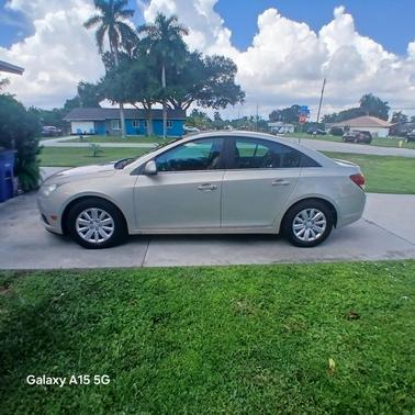Gold 2011 Chevrolet Cruze LT