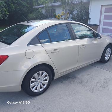 Gold 2011 Chevrolet Cruze LT