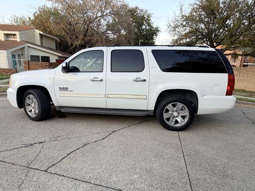 2011 GMC Yukon XL 1500 SLT