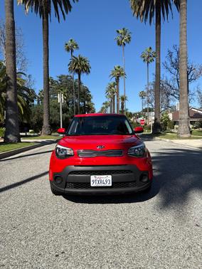 Red 2019 Kia Soul Base