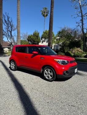 Red 2019 Kia Soul Base
