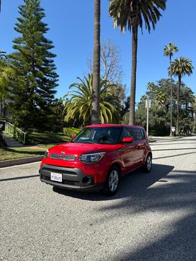 Red 2019 Kia Soul Base