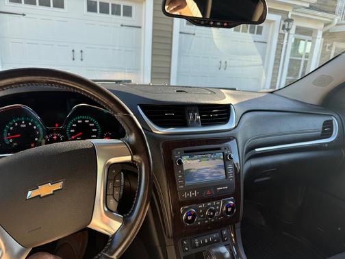 Silver 2016 Chevrolet Traverse 2LT