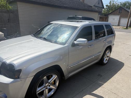 Silver 2006 Jeep Grand Cherokee SRT8