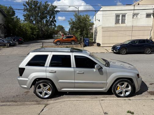 Silver 2006 Jeep Grand Cherokee SRT8