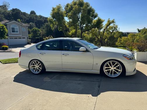 White 2006 INFINITI M35 Base
