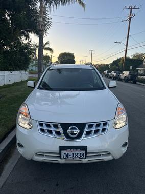 White 2013 Nissan Rogue SV w/SL Pkg