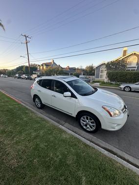White 2013 Nissan Rogue SV w/SL Pkg