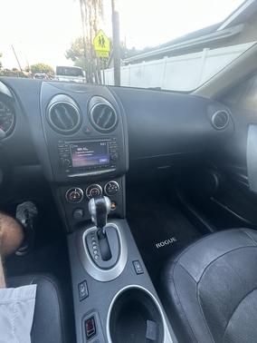 White 2013 Nissan Rogue SV w/SL Pkg