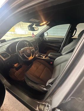Silver 2017 Jeep Grand Cherokee Laredo