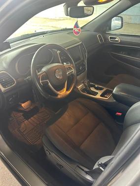 Silver 2017 Jeep Grand Cherokee Laredo