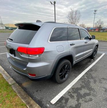 Silver 2017 Jeep Grand Cherokee Laredo