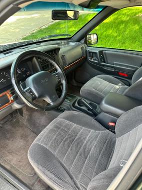 Green 1996 Jeep Grand Cherokee Laredo 4WD