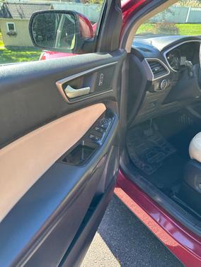 Red 2015 Ford Edge SEL