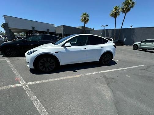 White 2024 Tesla Model Y Performance