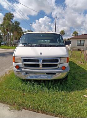White 2000 Dodge Ram Wagon 3500 Maxi Wagon