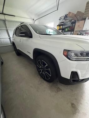White 2021 GMC Acadia SLT