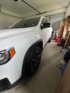 White 2021 GMC Acadia SLT