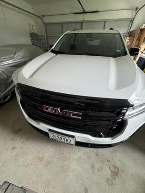 White 2021 GMC Acadia SLT