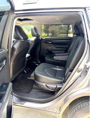 Gray 2020 Toyota Highlander XLE