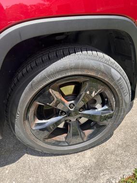 Red 2017 Jeep Cherokee Limited