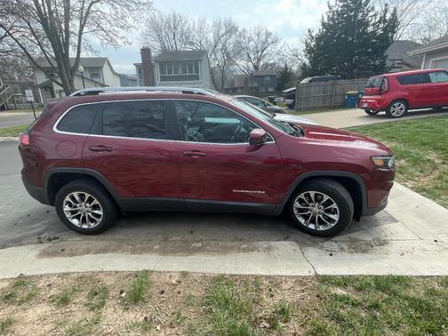 Red 2019 Jeep Cherokee Latitude Plus