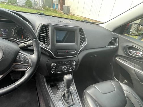 Red 2019 Jeep Cherokee Latitude Plus