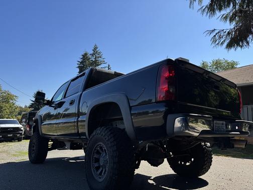 Black 2004 Chevrolet Silverado 1500 LT Crew Cab