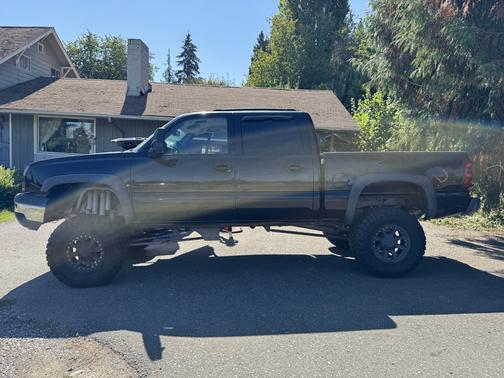 Black 2004 Chevrolet Silverado 1500 LT Crew Cab