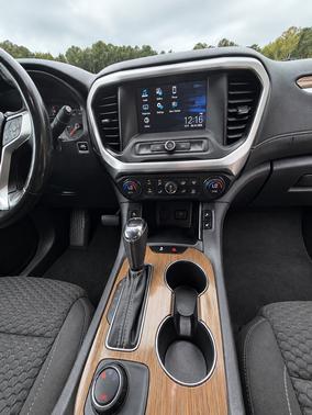 Black 2019 GMC Acadia SLE-2