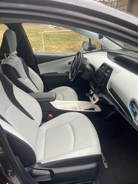 2016 Toyota Prius Three Touring